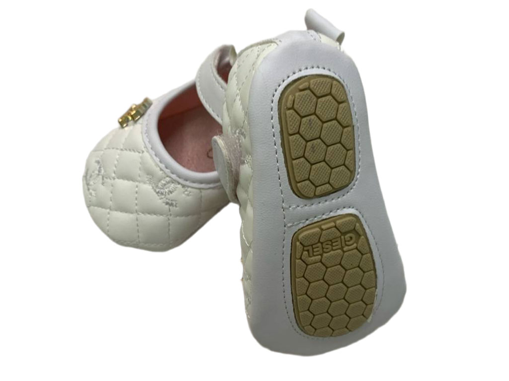 پاپوش استپ دار نوزادی دخترانه رنگ سفید طرح شنل