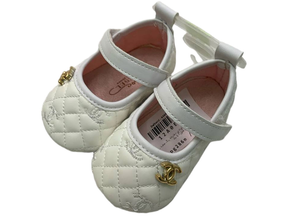 پاپوش استپ دار نوزادی دخترانه رنگ سفید طرح شنل