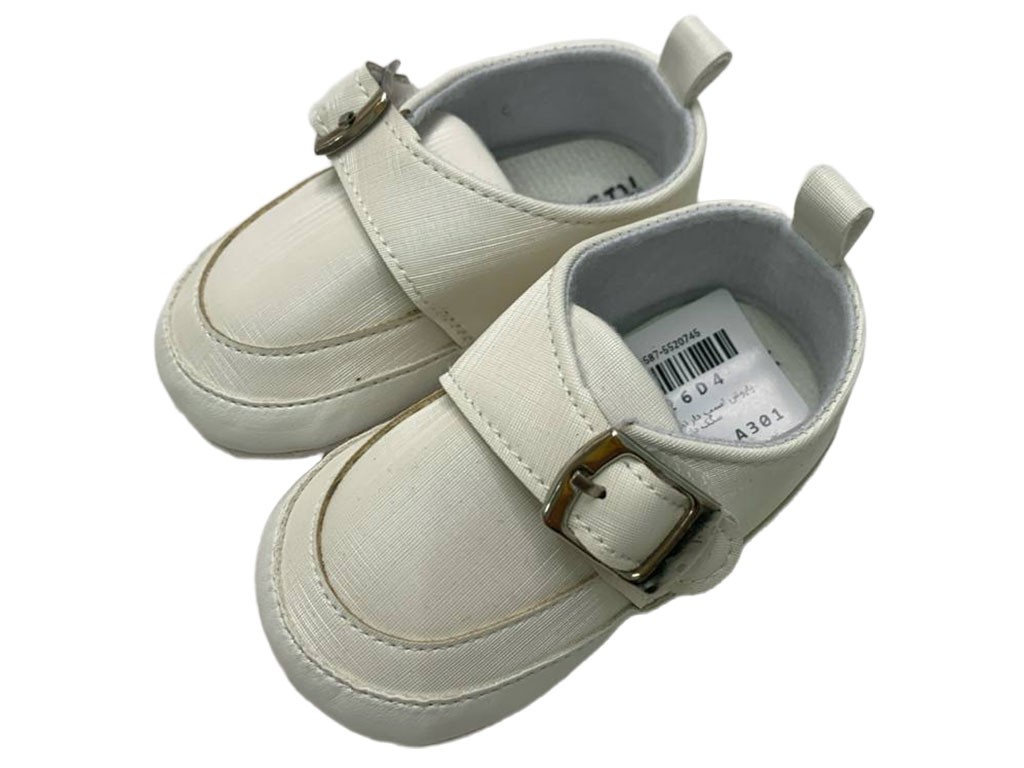 پاپوش استپ دار نوزادی رنگ سفید مدل سگک دار