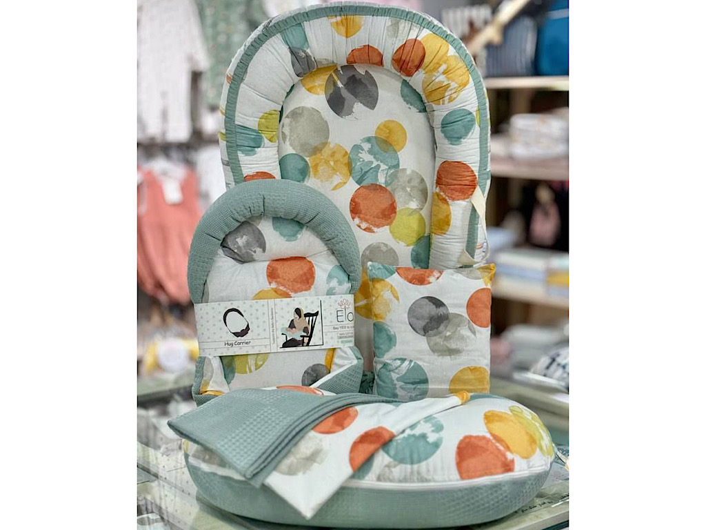 ست تشک لبه دار و آغوشگیر (قنداق سوئیسی) پیکه با بالشت و روانداز و زیرانداز تعویض طرح آبرنگی سبزآبی ELA