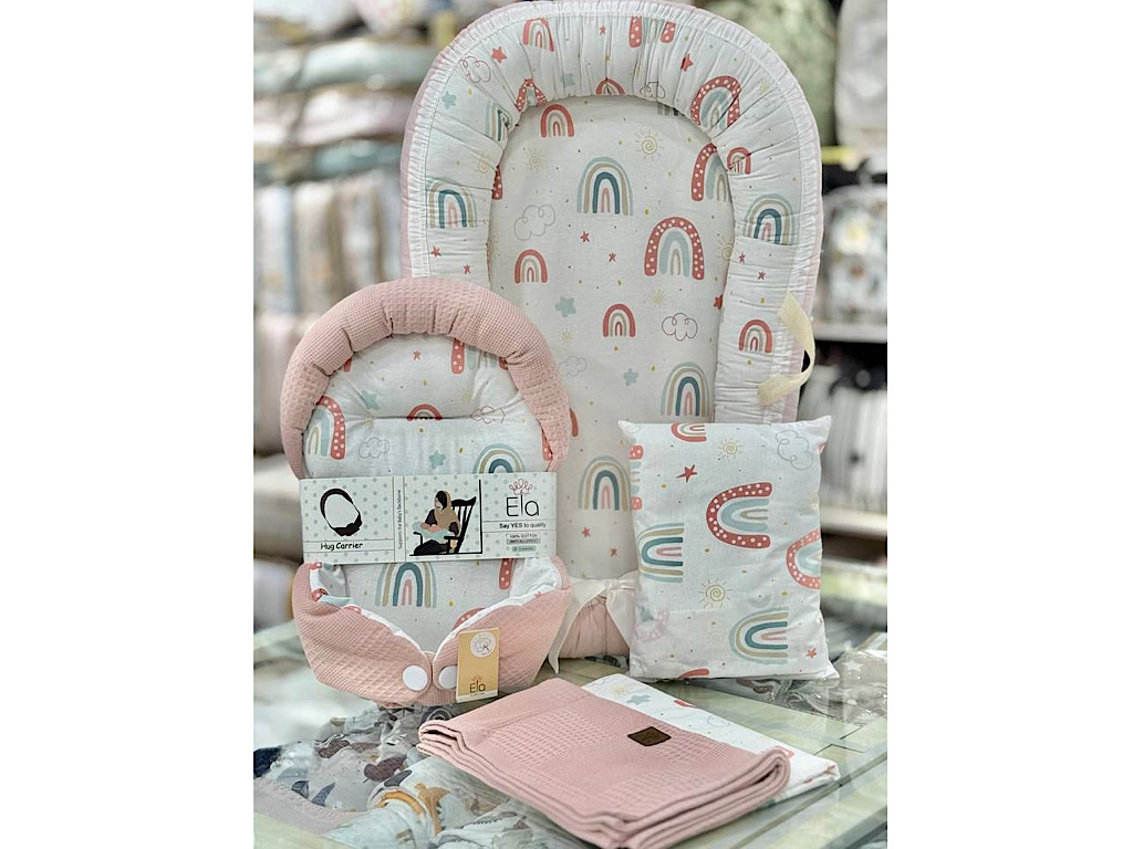 ست تشک لبه دار و آغوشگیر (قنداق سوئیسی) پیکه با بالشت و روانداز و زیرانداز تعویض طرح رنگین کمان آبرنگی صورتی  ELA