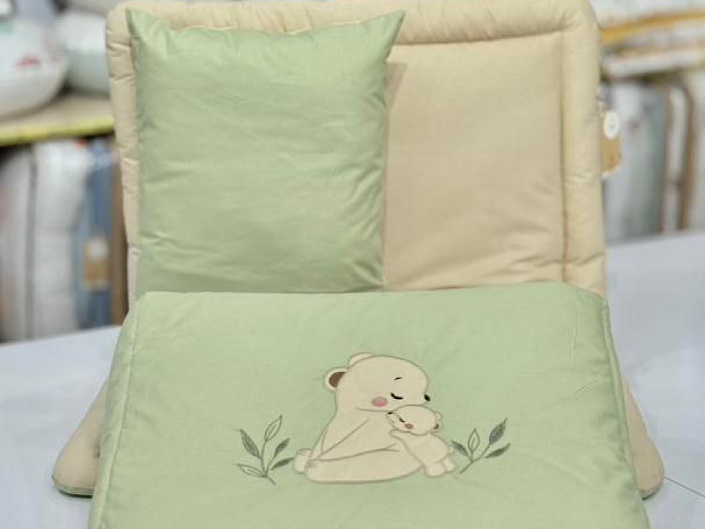 سرویس خواب دم دستی مسافرتی نوزادی مجموعه 3 عددی تشک، لحاف و بالشت با بسته بندی کیفی طرح خرس سبز  الا ELA