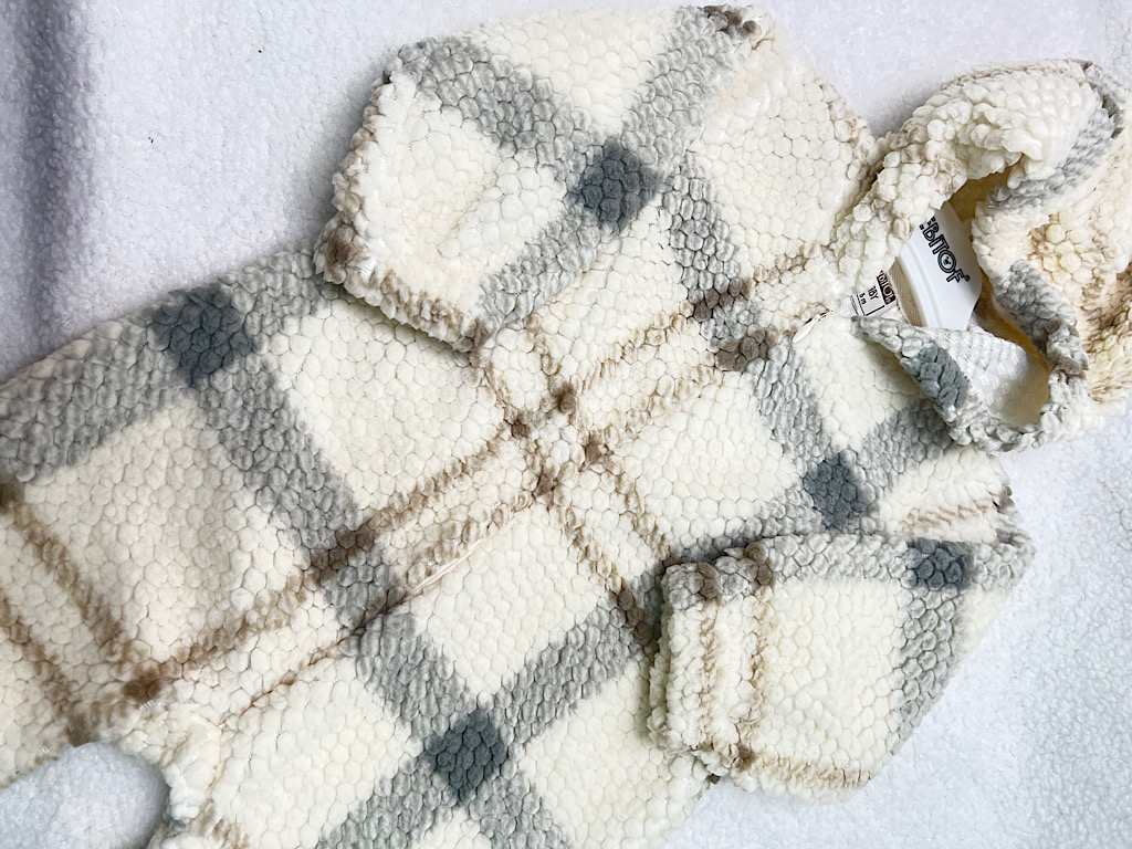 سرهمی حوله ای کلاهدار و جورابدار نوزادی رنگ کرم شیریbebitof