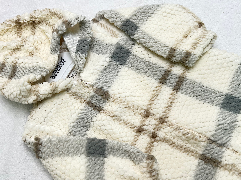 سرهمی حوله ای کلاهدار و جورابدار نوزادی رنگ کرم شیریbebitof