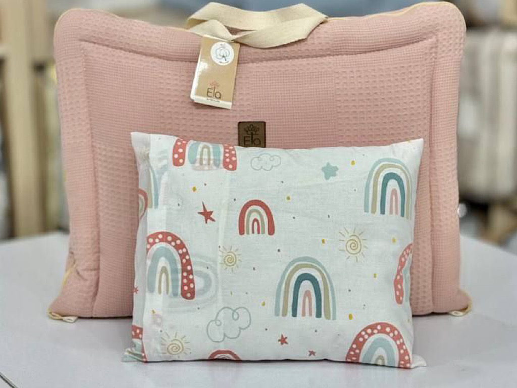 سرویس خواب دم دستی مسافرتی نوزادی مجموعه 3 عددی تشک، لحاف و بالشت با بسته بندی کیفی طرح آبرنگی صورتی رنگین کمان الا ELA