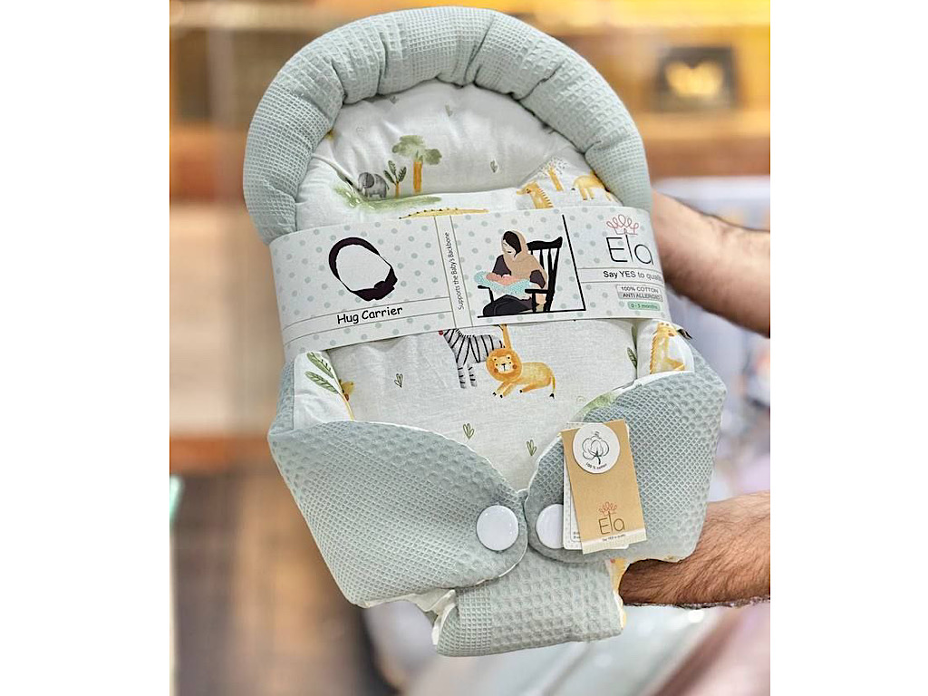 قنداق سوئیسی (آغوش گیر) نوزادی طرح پیکه سافاری زرد و سبزآبی الا ELA