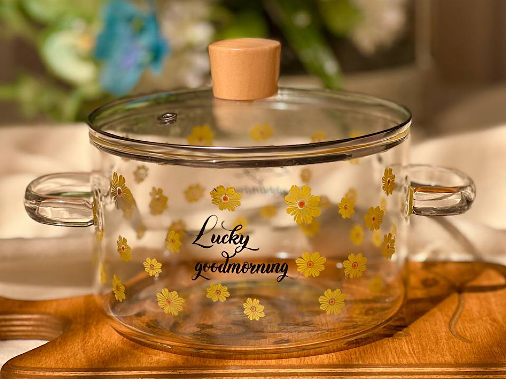 قابلمه پیرکس دسته دار طرح گل حجم 1800 میلی لیتر