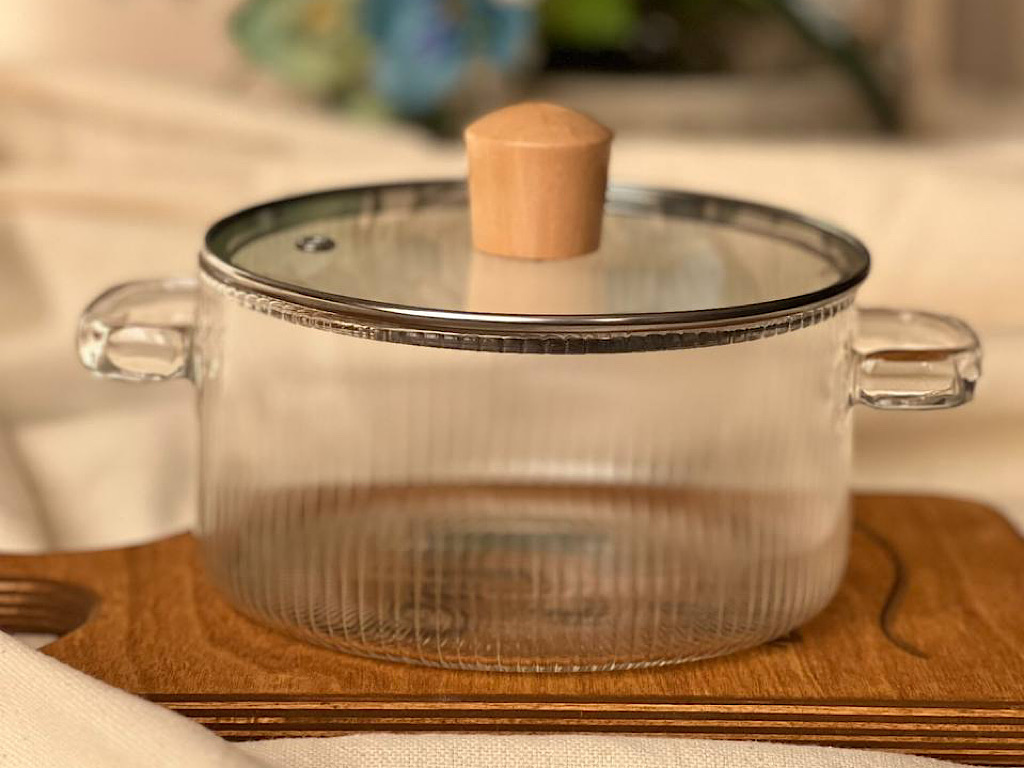 قابلمه پیرکس دسته دار طرح شیار دار حجم 1000 میلی لیتر