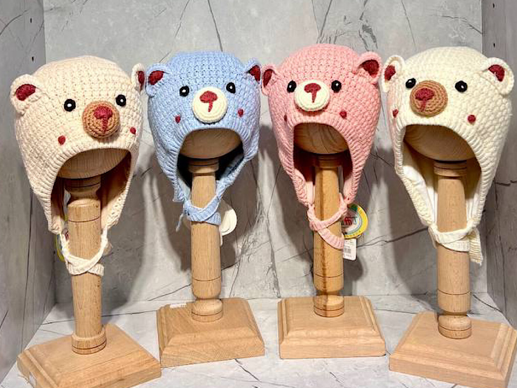 کلاه بافت بند دار طرح تدی برجسته با آستر نخی DLBD