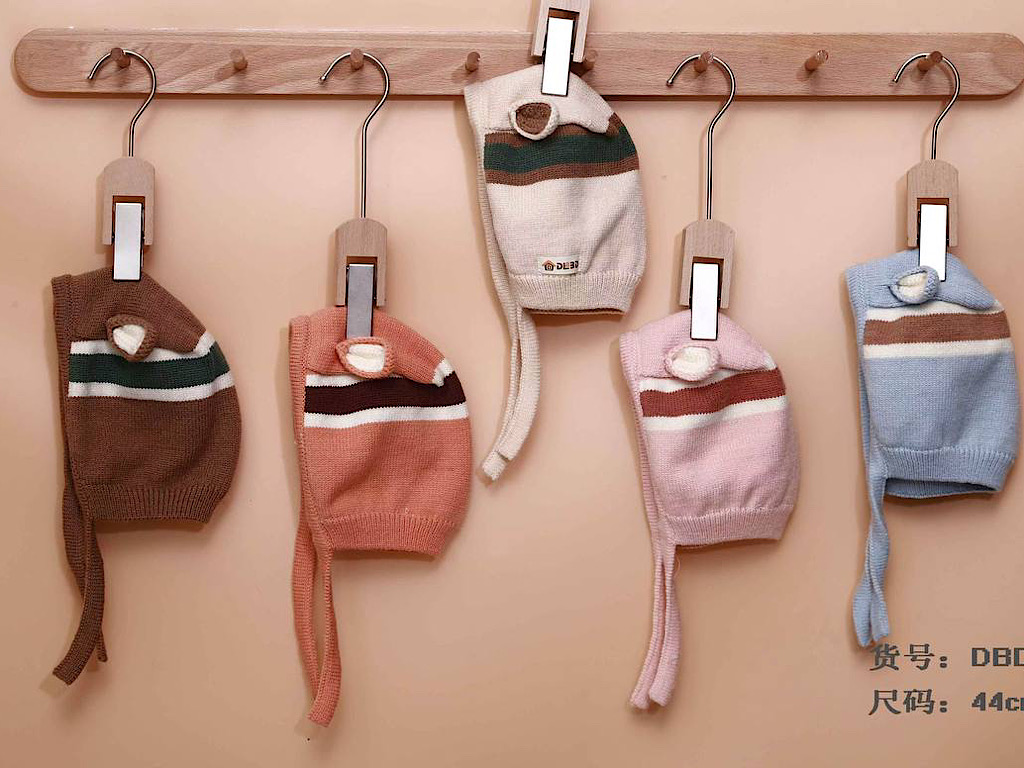 کلاه بافت بند دار با آستر نخی DLBD