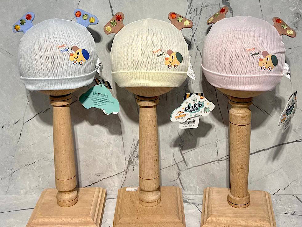 کلاه نخی نوزادی گوشدار با طرح چراغ راهنمایی سایز 0 ماه  Dudula