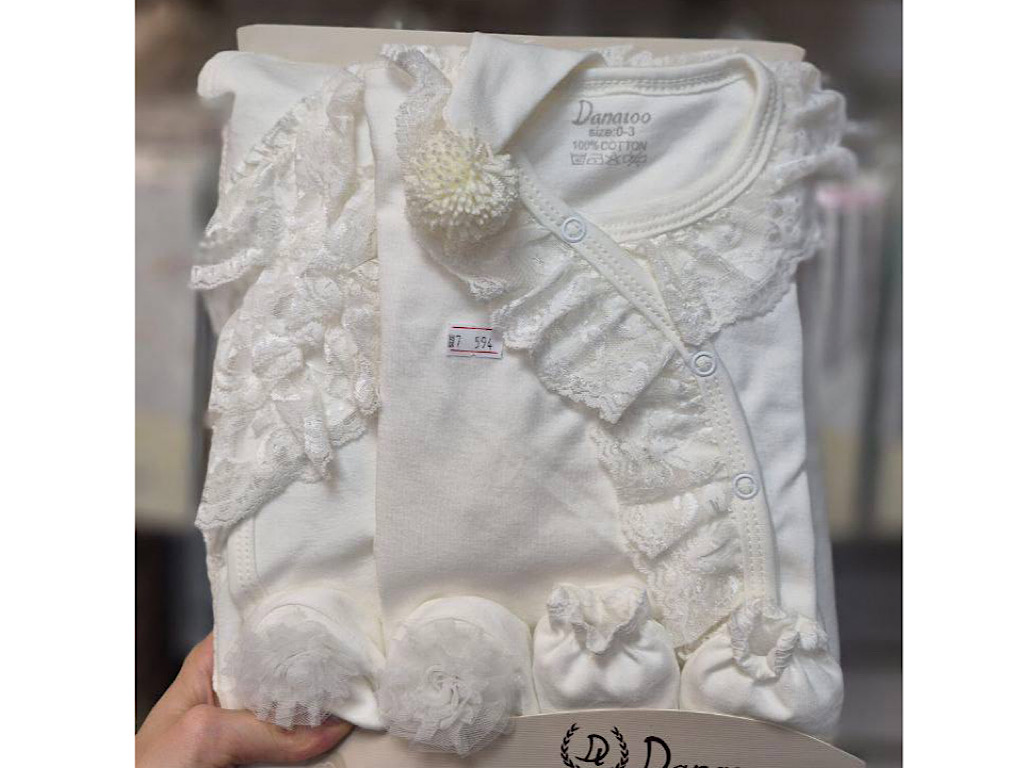 ست بیمارستانی 7 تکه نوزادی دخترانه رنگ شیری طرح snow white دانالو Danaloo