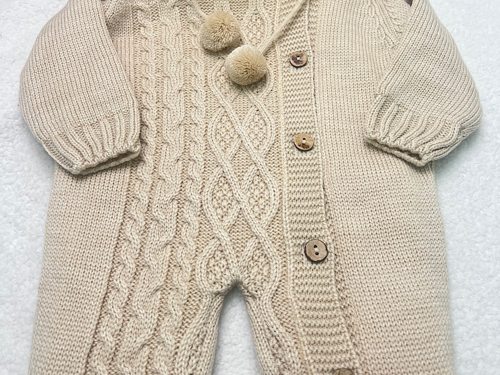 سرهمی بافت توکرکی نوزادی با کلاه خزدار نسکافه ای روشن Aldiana