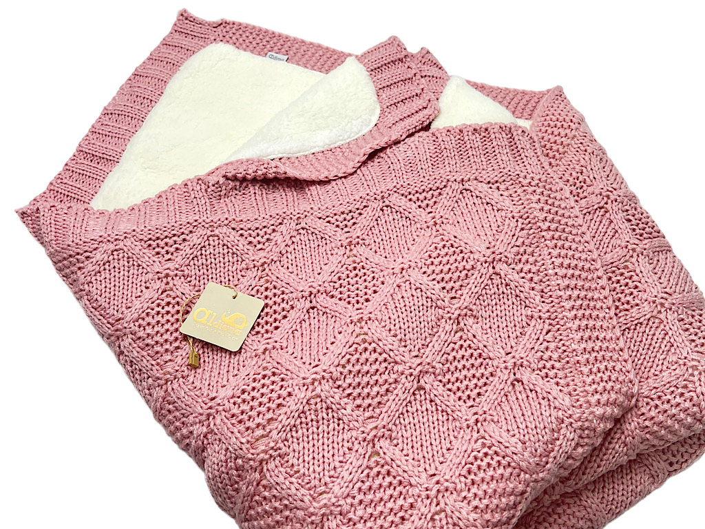 پتو بافت کلاه دار توکرکی و گوش دار آلدیانا Aldiana