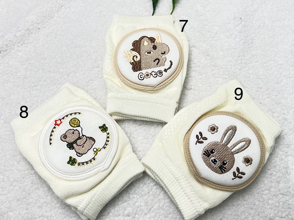 زانوبند بافت نوزادی گلدوزی شده طرح دار