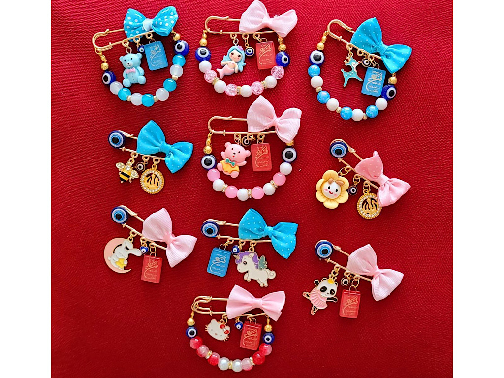 سنجاق آویز لباس چشم و نظر و ان یکاد نوزاد