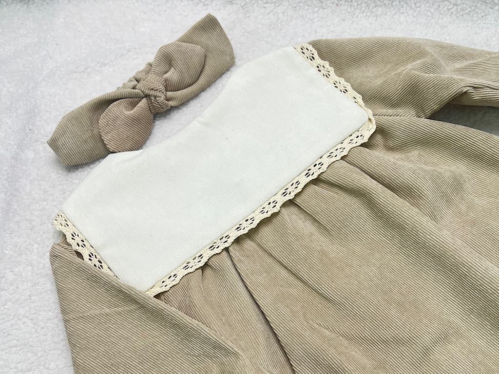 پیراهن دخترانه جنس مخمل کبریتی یقه گلدوزی  کرم روشن