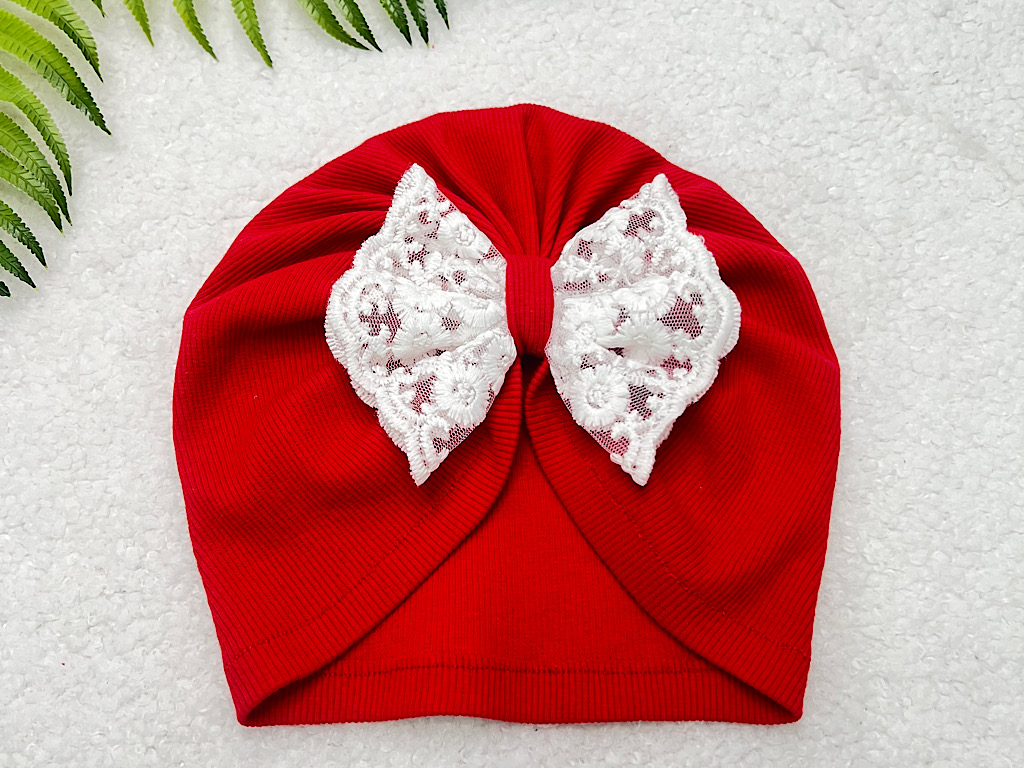 توربان با پاپیون دانتل قرمز رنگ