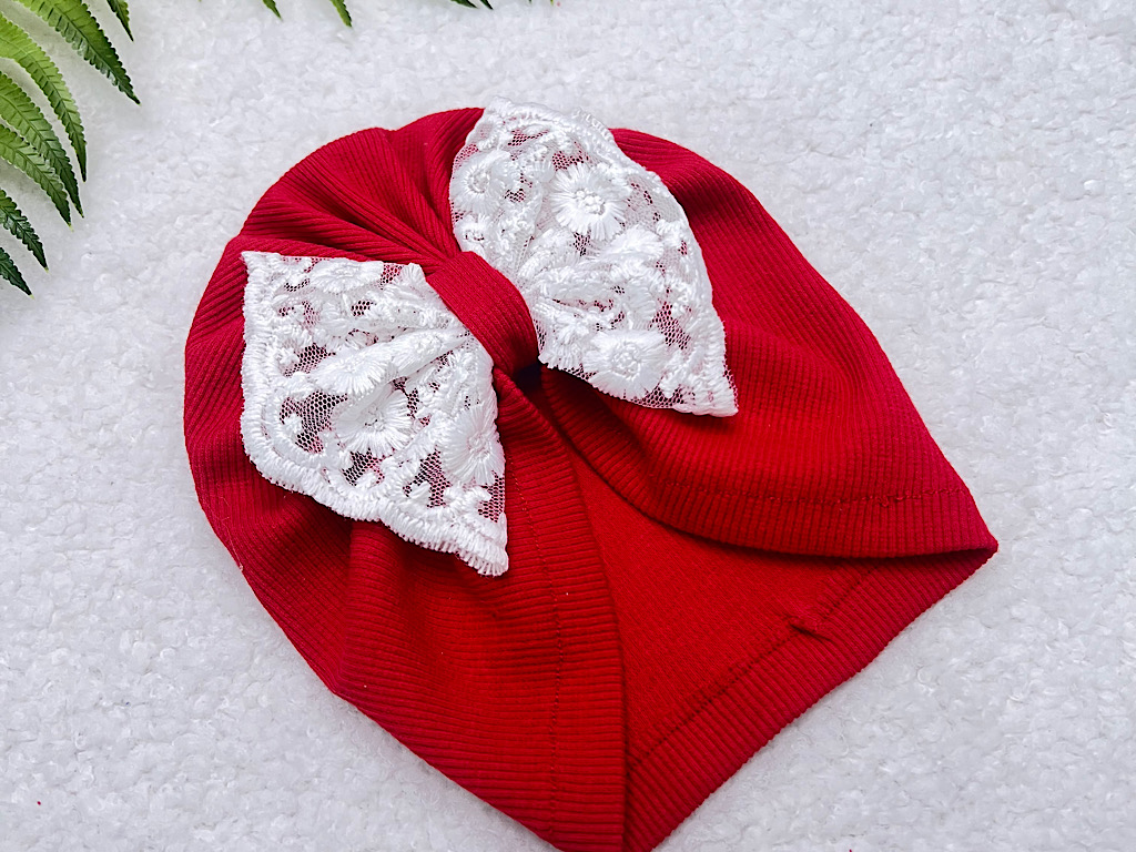 توربان با پاپیون دانتل قرمز رنگ