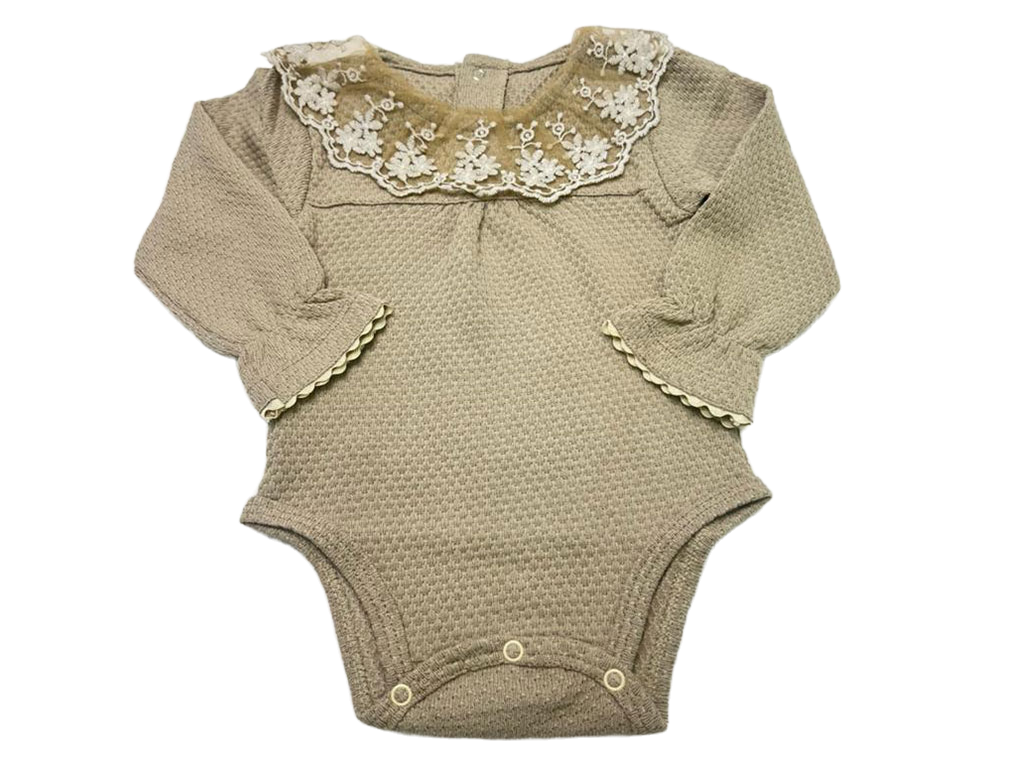 بادی آستین بلند نوزادی دخترانه رنگ خاکی  یقه توری