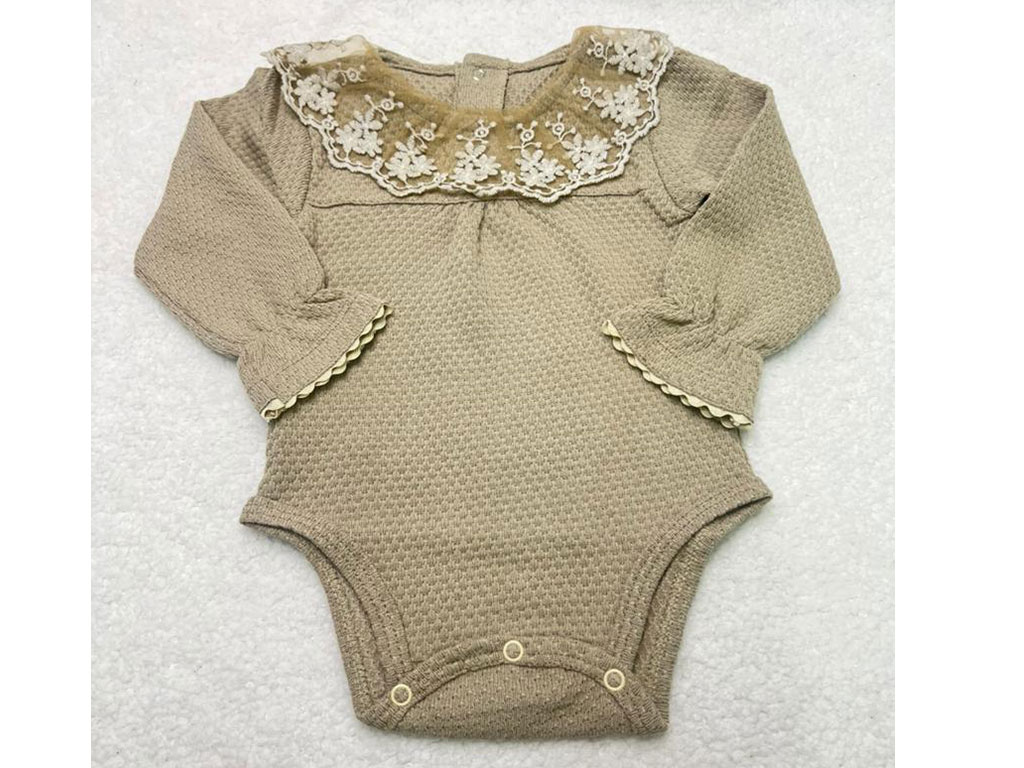 بادی آستین بلند نوزادی دخترانه رنگ خاکی  یقه توری