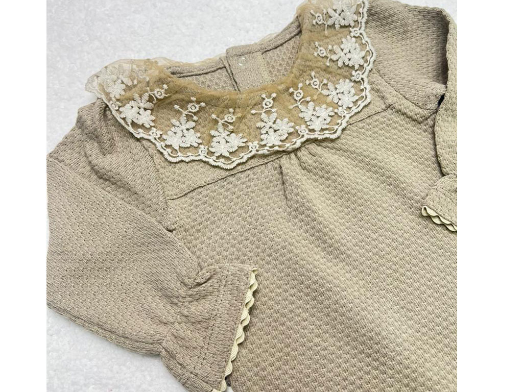 بادی آستین بلند نوزادی دخترانه رنگ خاکی  یقه توری