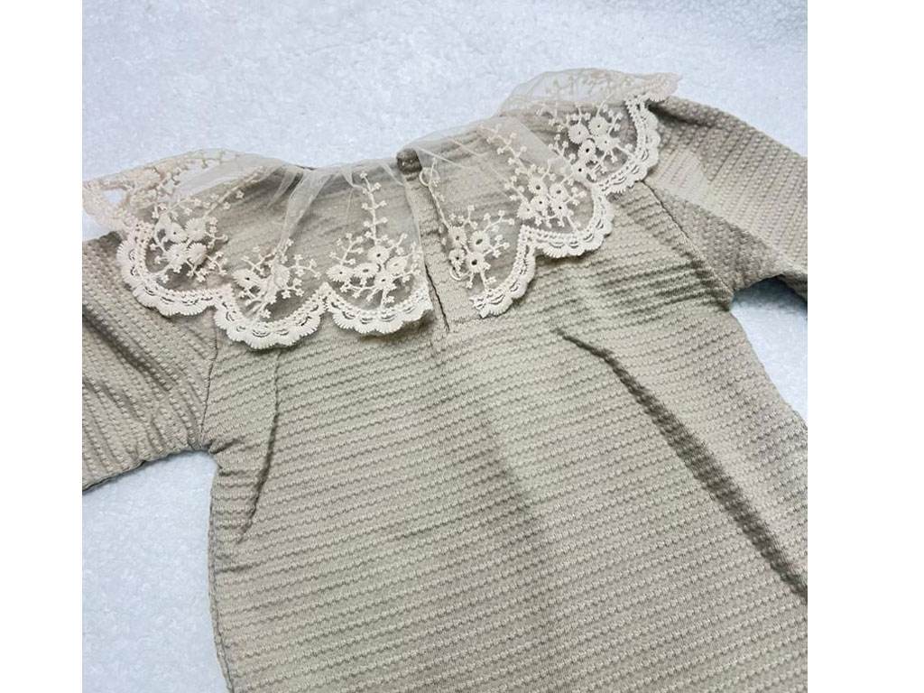 بادی آستین بلند نوزادی دخترانه رنگ نسکافه ای   یقه توری