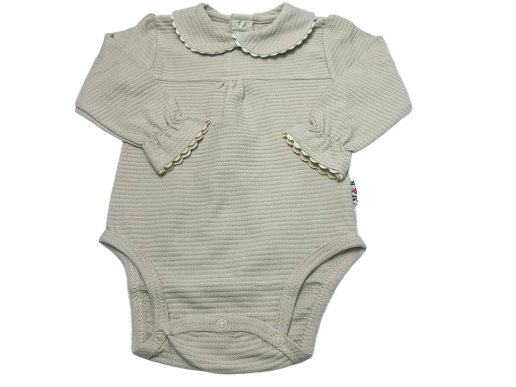 بادی آستین بلند نوزادی دخترانه  کرم رنگ    یقه BB