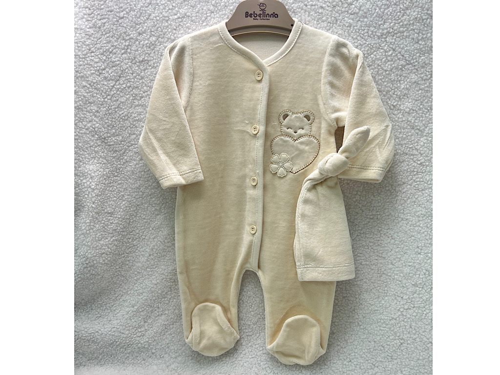 سرهمی جورابدار با کلاه نوزادی طرح تدی و قلب بب لینا BEBELINNA