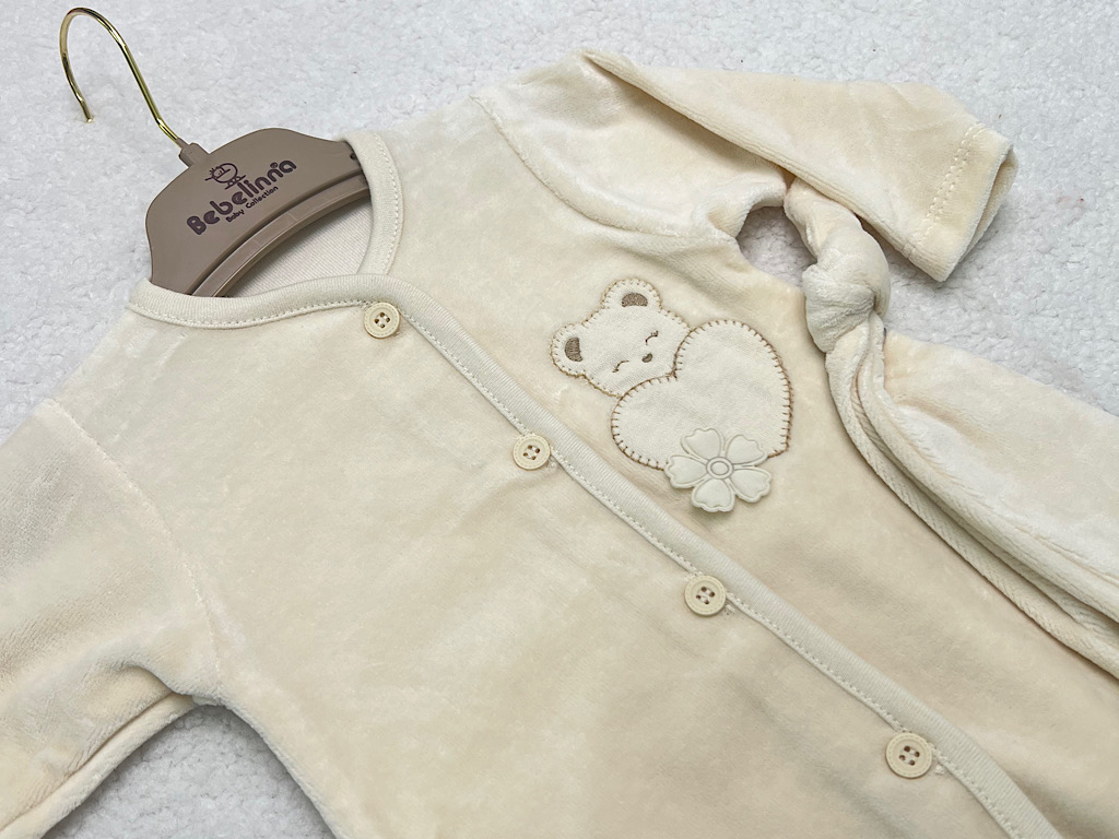 سرهمی جورابدار با کلاه نوزادی طرح تدی و قلب بب لینا BEBELINNA