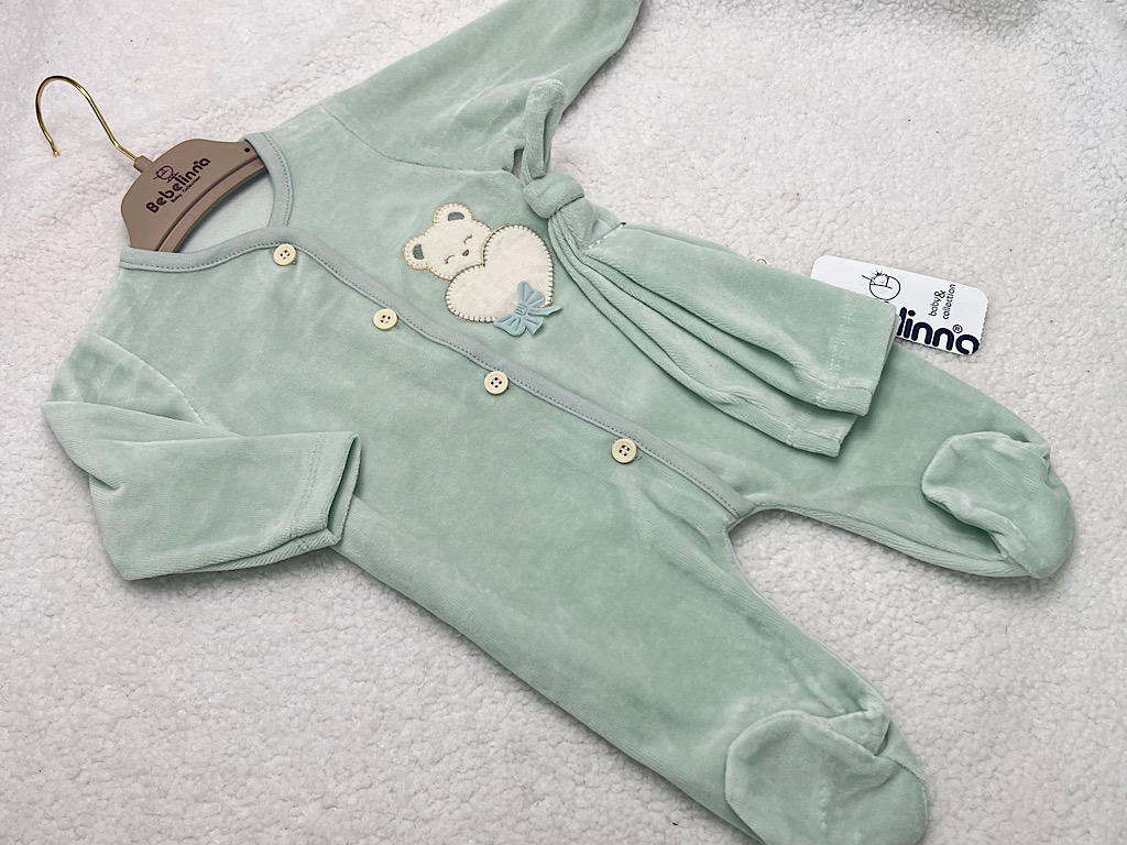 سرهمی جورابدار با کلاه نوزادی طرح تدی و قلب بب لینا BEBELINNA