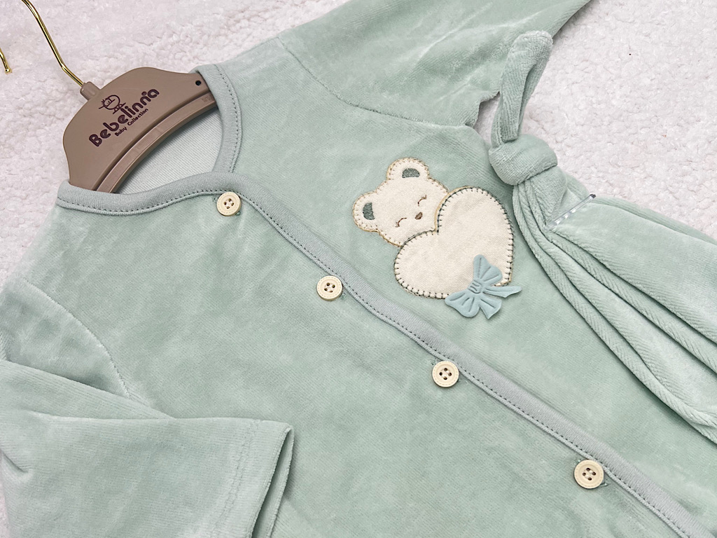 سرهمی جورابدار با کلاه نوزادی طرح تدی و قلب بب لینا BEBELINNA