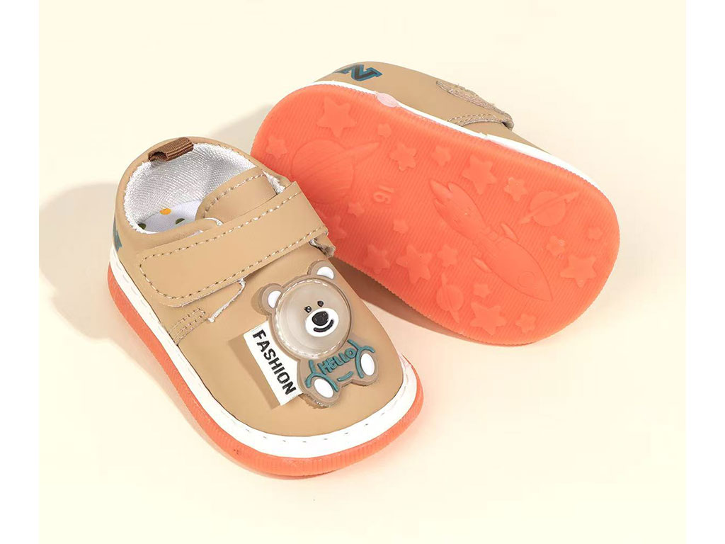کفش سوتی و جغجغه ای نوزادی رنگ نسکافه ای طرح خرس برجسته