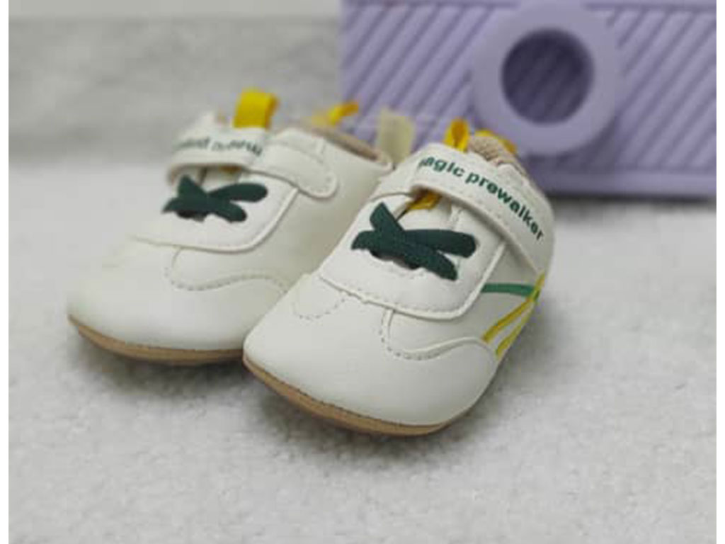 پاپوش استپ دار نوزادی سفید دو خط زرد