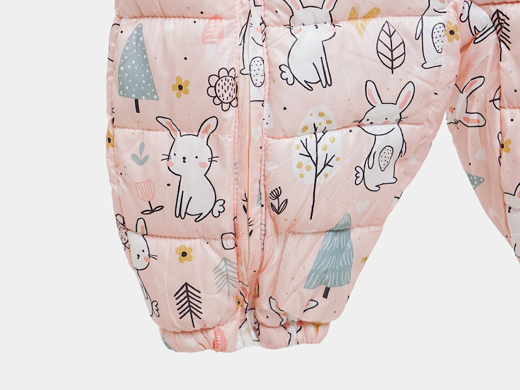 کاپشن سرهمی لاینردار و کلاه دار نوزادی گلبهی رنگ طرح خرگوش