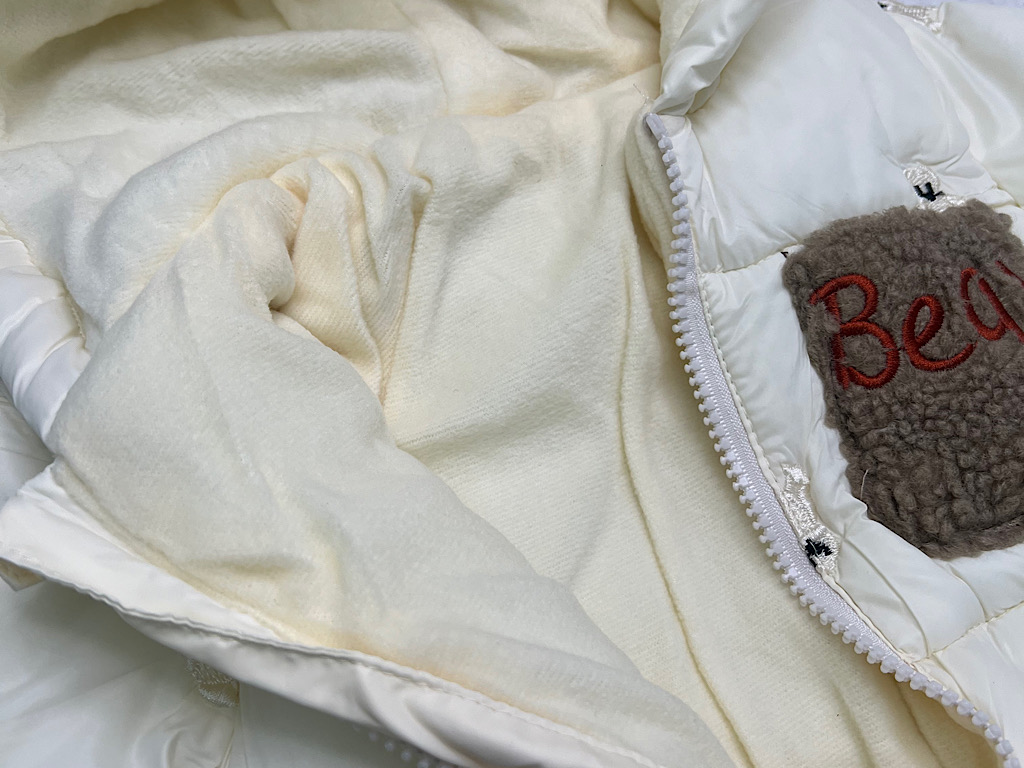 کاپشن سرهمی لاینردار و کلاه دار نوزادی شیری رنگ با طرح گلدوزی