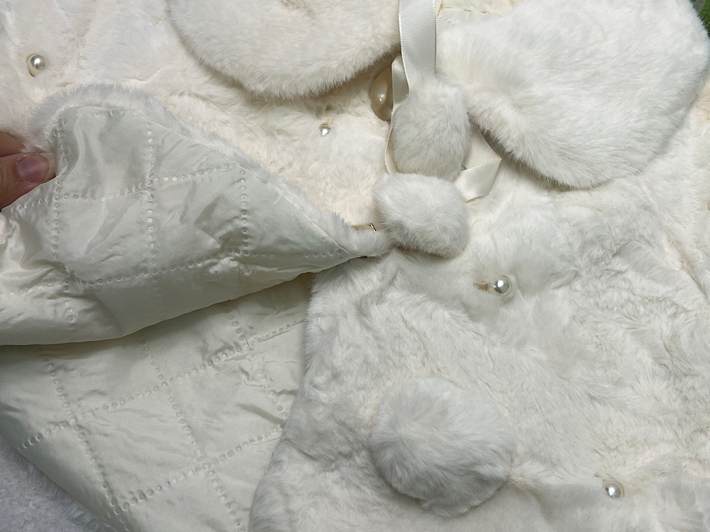 کاپشن طرح شنل با کلاه و کیف شیری رنگ  M.M.D