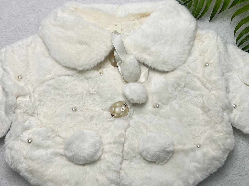 کاپشن طرح شنل با کلاه و کیف شیری رنگ  M.M.D