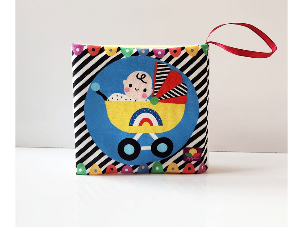 کتاب پارچه ای دنیا چقدر قشنگه رنگی سوت دار نوزادی انتشارات ماه کوچولو