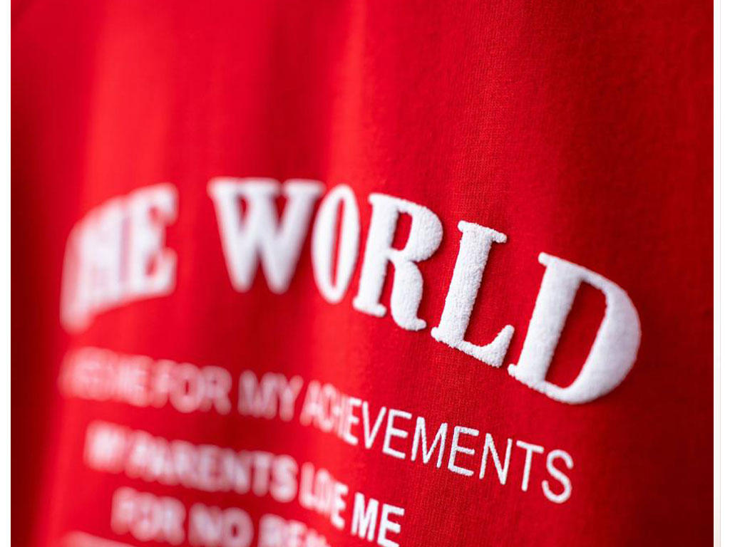 بلوز آستین بلند دورس قرمز رنگ طرح The world  بشیر Bashir