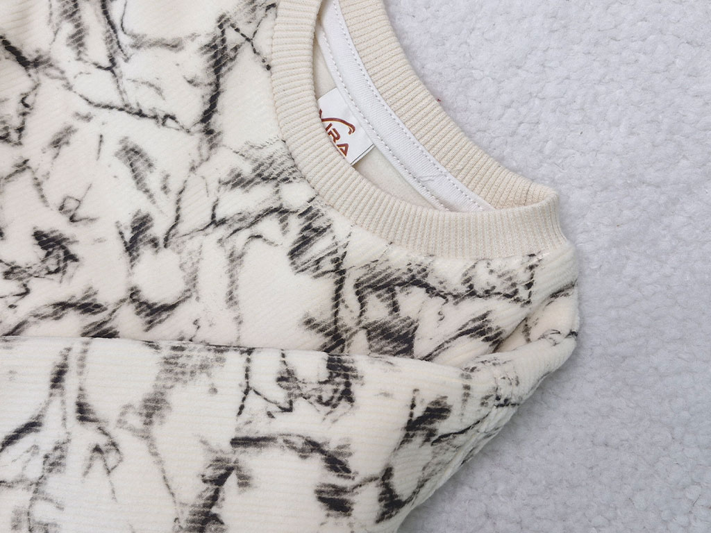 ست بلوز و شلوار مخمل  شیری  طرح ابرو بادی مشکی  نیوبرن