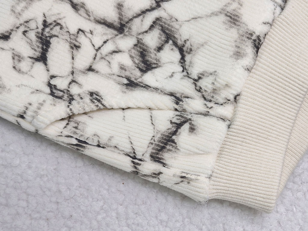 ست بلوز و شلوار مخمل  شیری  طرح ابرو بادی مشکی  نیوبرن