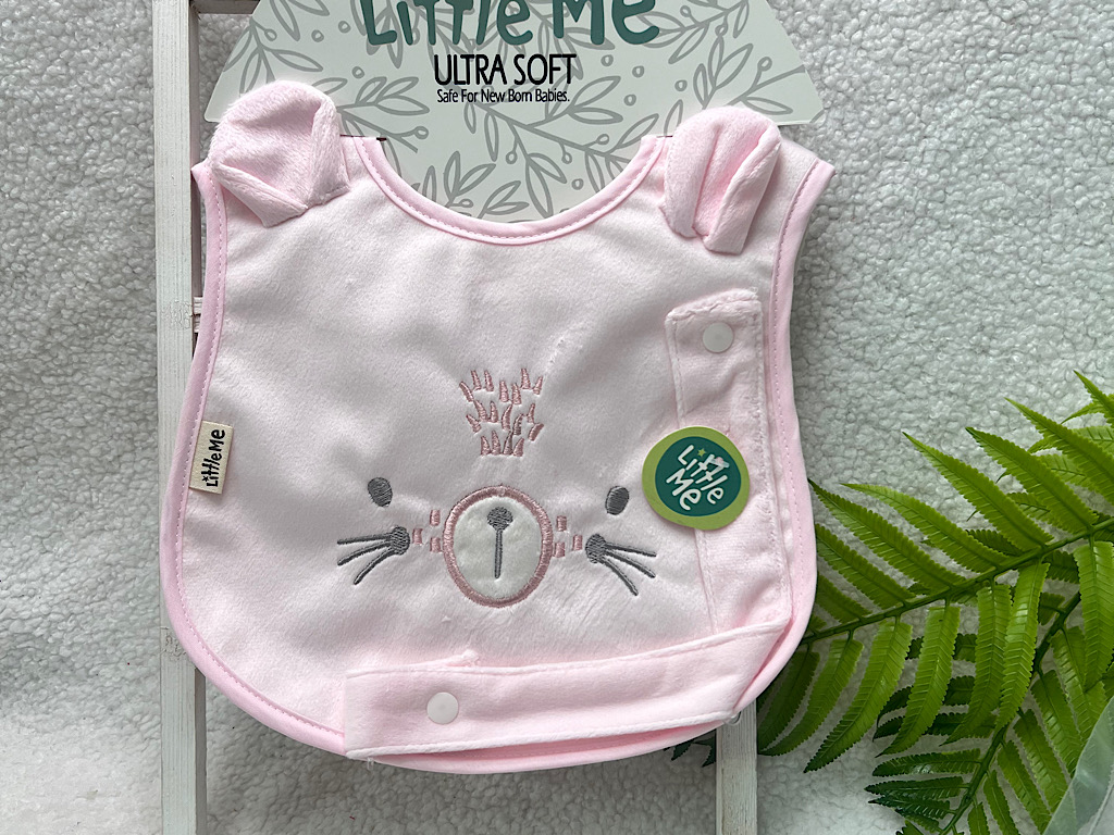 پیشبند نوزادی پسرانه با بند پستانک دکمه ای لیتل می little me