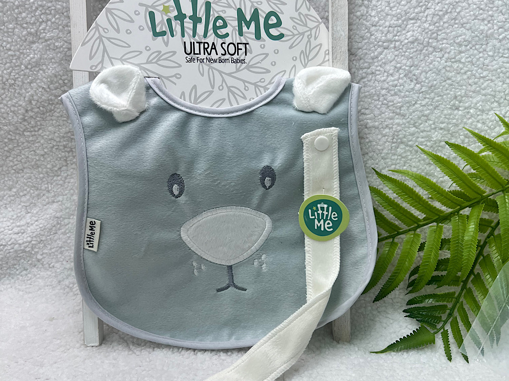 پیشبند نوزادی پسرانه با بند پستانک دکمه ای لیتل می little me