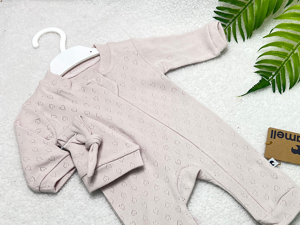 سرهمی نوزادی  زیپ و کلاه دار طرح قلب سوزنی رنگ کالباسی روشن  کارامل caramell