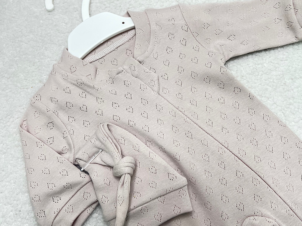 سرهمی نوزادی  زیپ و کلاه دار طرح قلب سوزنی رنگ کالباسی روشن  کارامل caramell