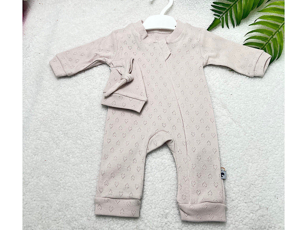 سرهمی نوزادی  زیپ و کلاه دار طرح قلب سوزنی رنگ کالباسی روشن  کارامل caramell