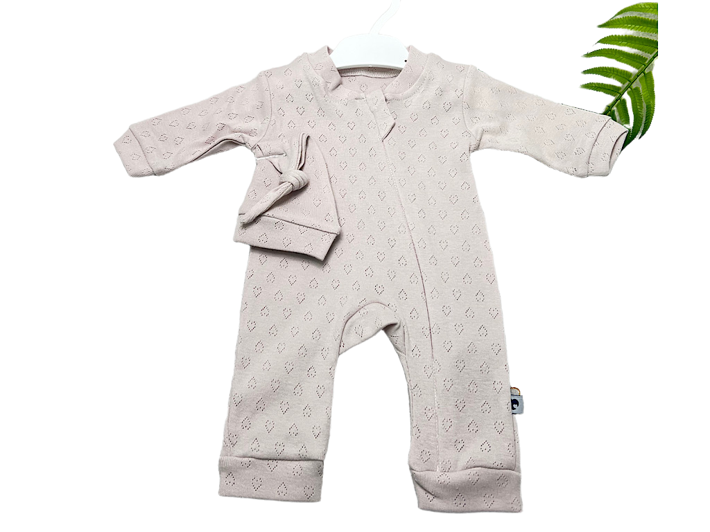 سرهمی نوزادی  زیپ و کلاه دار طرح قلب سوزنی رنگ کالباسی روشن  کارامل caramell