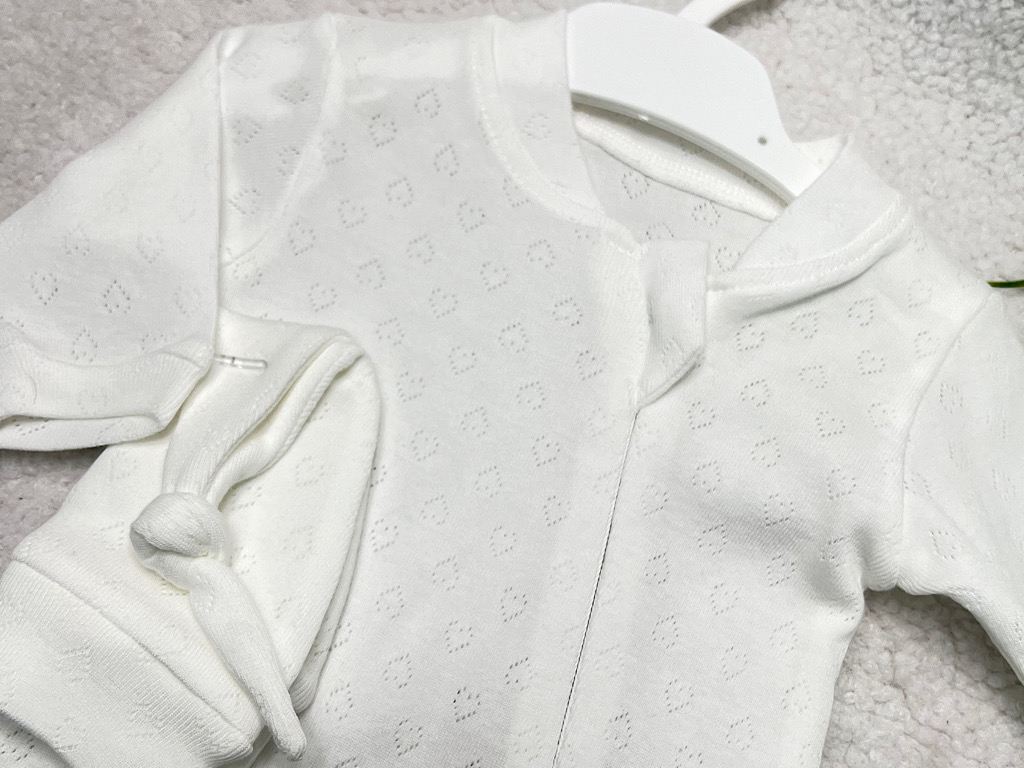 سرهمی نوزادی  زیپ و کلاه دار طرح قلب سوزنی رنگ سفید   کارامل caramell