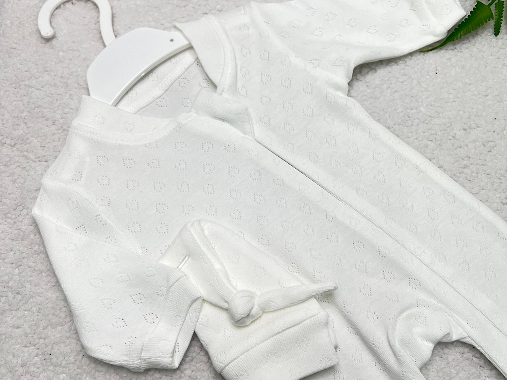 سرهمی نوزادی  زیپ و کلاه دار طرح قلب سوزنی رنگ سفید   کارامل caramell